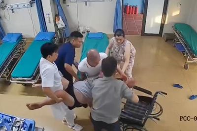 Người đàn ông nguy kịch sau khi bị ong đốt vào tai