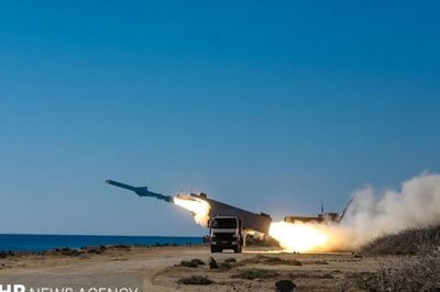 Iran giáng đòn trả đũa lên hàng loạt mục tiêu Mỹ ở Vùng Vịnh