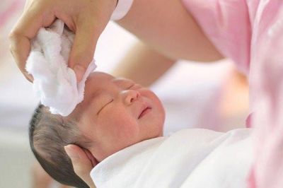 Từ 1/7, phụ nữ sinh con được hỗ trợ tài chính, thủ tục nhận tiền ra sao?