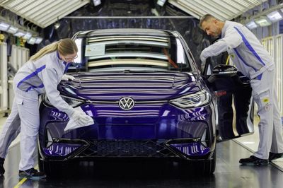 Volkswagen cải tổ kỷ lục: Tính cắt 100.000 việc làm, tách riêng thương hiệu lõi