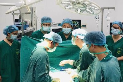 Ca mổ đầu tiên tại Bệnh viện Bạch Mai cơ sở Ninh Bình được thực hiện trong đêm