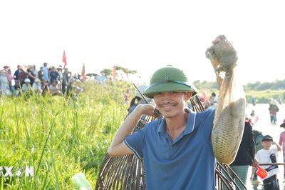 Rộn ràng Lễ hội truyền thống đánh cá Vực-Rào ở Hà Tĩnh