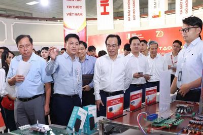 Khát nhân lực khối ngành STEM: Rộng cửa tuyển sinh, nhiều ưu đãi cho sinh viên
