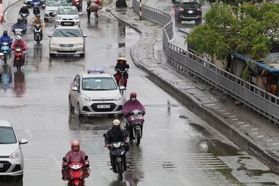 Thời tiết ngày 27/6: Bắc Bộ mưa dông, nhiều vùng biển có gió giật mạnh