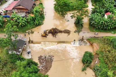 Mưa lớn gây sạt lở, chia cắt giao thông ở Thái Nguyên, nguy cơ lũ lên báo động 2