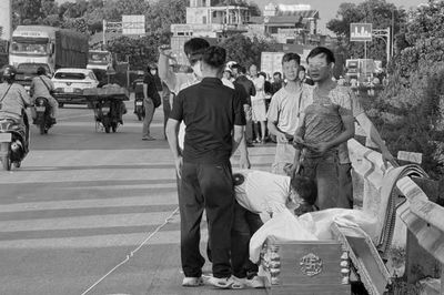 Vụ người đàn ông bị ô tô cán tử vong trên QL5: Truy tìm tài xế cùng phương tiện liên quan