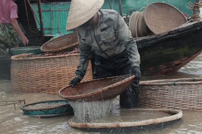 Giữa cái nắng như đổ lửa, người dân vẫn đổ xô xuống sông La săn 'lộc trời'