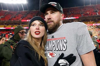 Travis Kelce phản ứng bất ngờ khi bị hỏi về địa điểm tổ chức lễ cưới với Taylor Swift