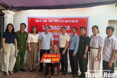 Bàn giao 2 nhà ở cho gia đình chính sách, hộ nghèo tại xã Hậu Lộc