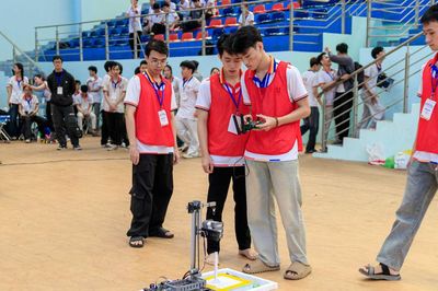 16 đội sôi nổi tranh tài tại chung kết RoboCar 2026