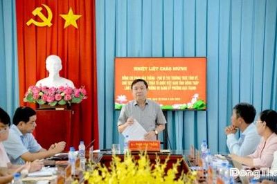 Đồng chí Phan Văn Thắng làm việc với Ban Thường vụ Đảng ủy phường Đạo Thạnh