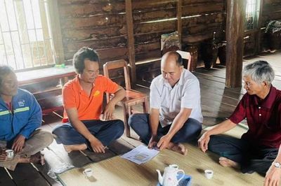 Những người có uy tín 'hai giỏi' của buôn làng