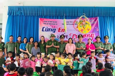 Xứng danh đơn vị anh hùng trên vùng đất cách mạng