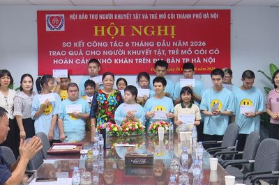 Hơn 2,4 tỷ đồng hỗ trợ người khuyết tật, trẻ mồ côi