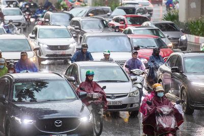 Dự báo thời tiết 27/6: Miền Bắc mưa dông, miền Trung oi bức trước khi dịu nắng