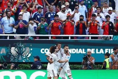 Tây Ban Nha tiễn Uruguay về nước, Cape Verde viết tiếp câu chuyện cổ tích