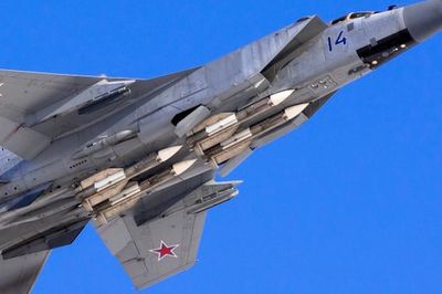 Tiêm kích 'bất khả chiến bại' MiG-31BM của Nga áp sát NATO