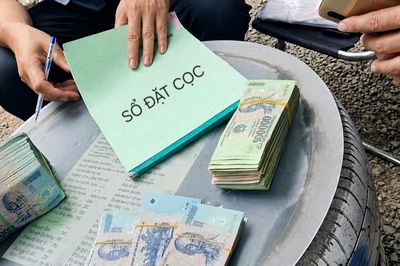 Chuyển tiền đặt cọc mua nhà nhưng quên không ghi nội dung, có đòi lại được không?