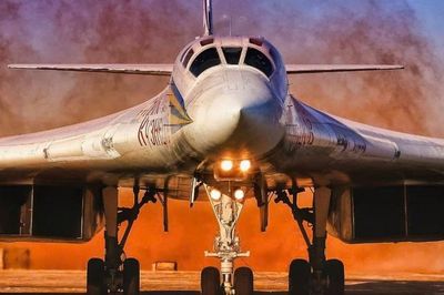 Siêu oanh tạc cơ hạt nhân Tu-160 Liên Xô từng suýt rơi vào tay Mỹ