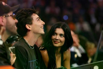 Kylie Jenner và Timotheé Chalamet đang định nghĩa lại khái niệm 'đồ đôi'