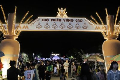 Chợ phiên vùng cao xã A Lưới 2: Động lực giúp người dân thoát nghèo