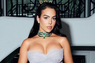 Hôn thê Ronaldo và 8 nàng WAGs hot nhất World Cup