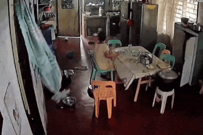 Phía sau video người phụ nữ 'ôm con, bỏ mẹ' trong động đất gây bão MXH