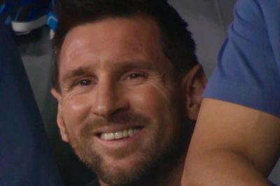Phản ứng gây bão của Messi khi đàn em ghi bàn