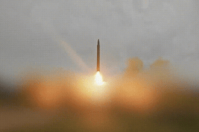 Iran phóng tên lửa vào căn cứ Mỹ tại Bahrain và Kuwait