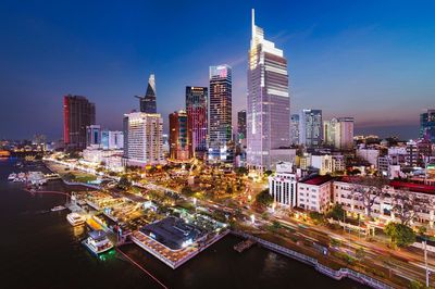 Việt Nam cần tăng trưởng GDP gần 12% trong nửa cuối năm