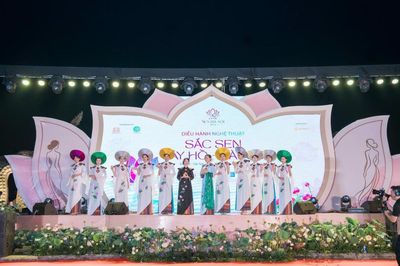 Hoa sen và thổ cẩm hòa quyện trong bộ sưu tập 'Liên hoa di sản'