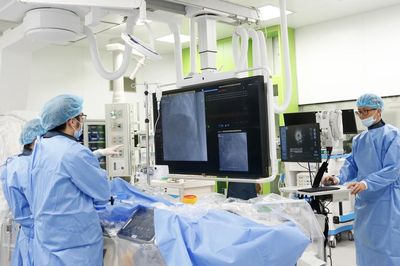 Bệnh viện Bạch Mai cơ sở Ninh Bình thực hiện thành công 5 ca can thiệp mạch vành phức tạp