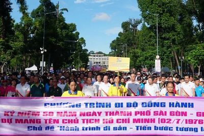 Đi bộ đồng hành nhân kỷ niệm 50 năm Ngày thành phố Sài Gòn-Gia Định vinh dự mang tên Chủ tịch Hồ Chí Minh