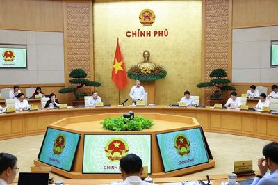 Hoàn thiện thể chế, tạo động lực phát triển kinh tế - xã hội