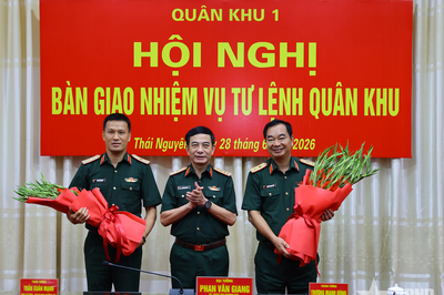 Đại tướng Phan Văn Giang chủ trì Hội nghị bàn giao nhiệm vụ Tư lệnh Quân khu 1