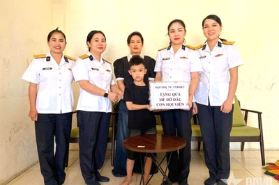 Hội Phụ nữ Trung tâm Bảo đảm Kỹ thuật Vùng 3 Hải quân thực hiện mô hình 'Mẹ đỡ đầu'