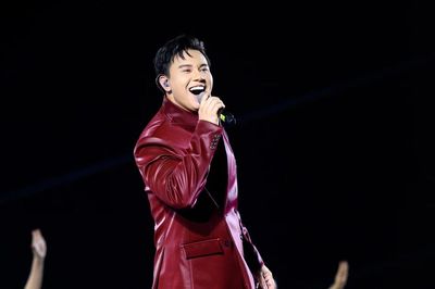 Hàng vạn khán giả 'nổi da gà' trước chất giọng nội lực của Đông Hùng tại Concert 'Thanh xuân'