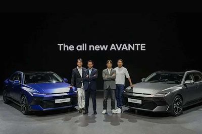 [GALLERY] Chi tiết Hyundai Elantra 2027 'bằng xương bằng thịt' vừa ra mắt