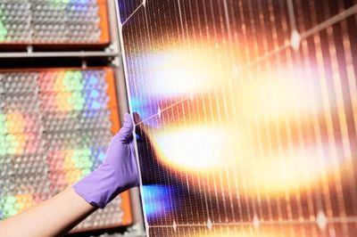 Mỹ tạo đột phá về pin mặt trời perovskite với hiệu suất vượt 30%