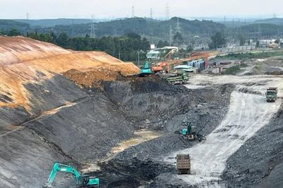 Nhộn nhịp công trường mở rộng hồ thủy điện lớn nhất miền Nam