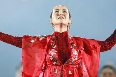 Võ Hạ Trâm tạo nên màn đồng ca giữa biển người