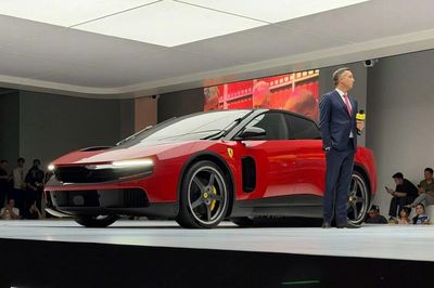 Xe điện Ferrari 'cháy hàng' ngay khi ra mắt Trung Quốc
