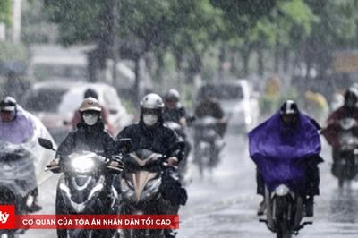 Hà Nội cảnh báo dông lốc, nhiều vùng biển gió mạnh