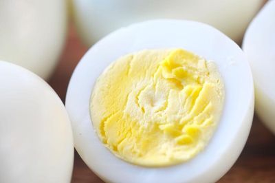 Trứng gà luộc bao lâu thì chín? Cách luộc trứng gà ngon