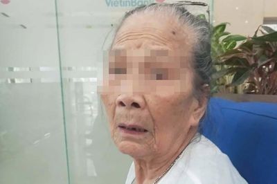 Cụ bà 97 tuổi ở Hà Nội đi 3 lần mới nhận được tiền trợ cấp