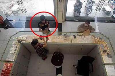 Bắt giữ đối tượng dùng ứng dụng tạo thông báo chuyển tiền giả để lừa đảo