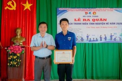 Quảng Trị: Biểu dương nam sinh dũng cảm cứu người bị đuối nước trên biển