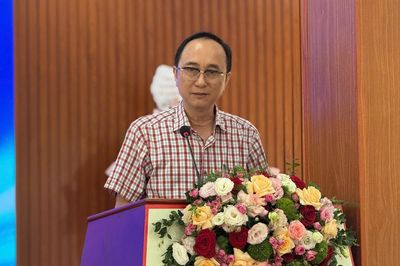 Lãnh đạo Phân lân Văn Điển nhận khuyết điểm việc chậm kế hoạch di dời nhà máy