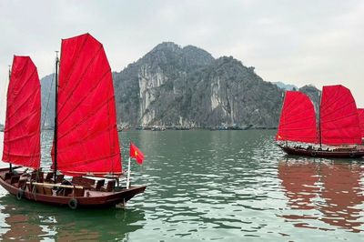 Hồi sinh thuyền buồm ba vách trên vịnh Hạ Long