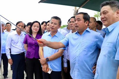 Bí thư Hà Nội kiểm tra tiến độ thi công 3 dự án giao thông trọng điểm